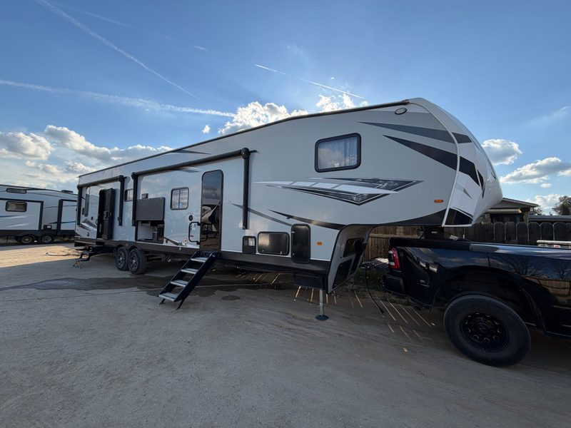Wolf Pack 5th wheel RV from 22rvs